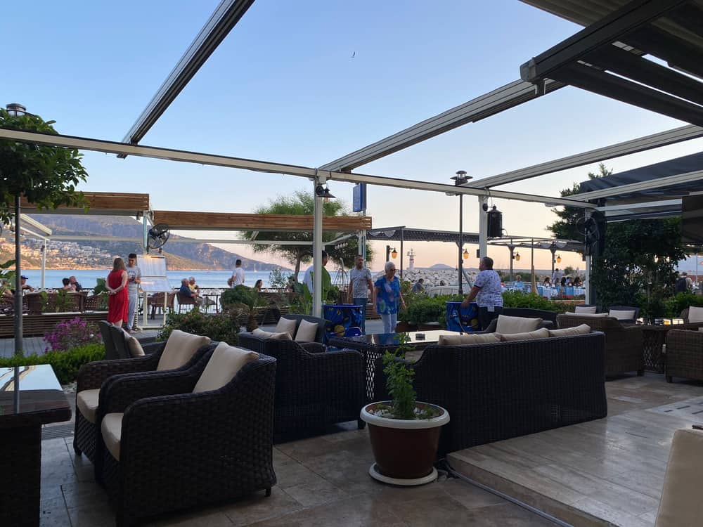 Kleo Cafe Bar & Restaurant