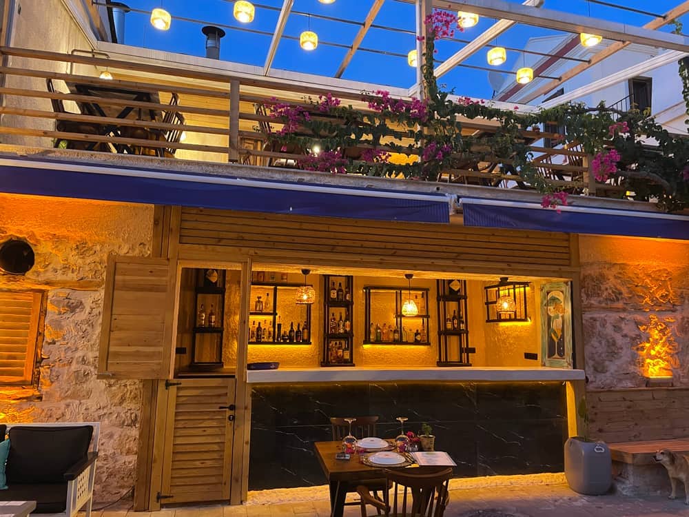 Shade Lounge and Kitchen