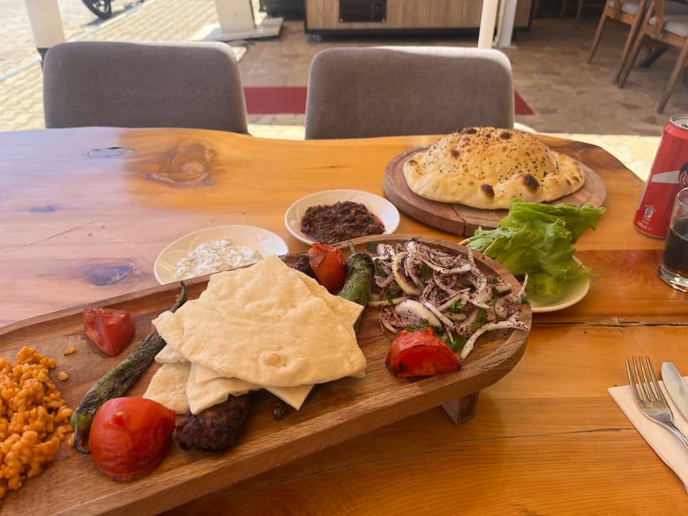 The DoyDoy Kebap House ambiyans
