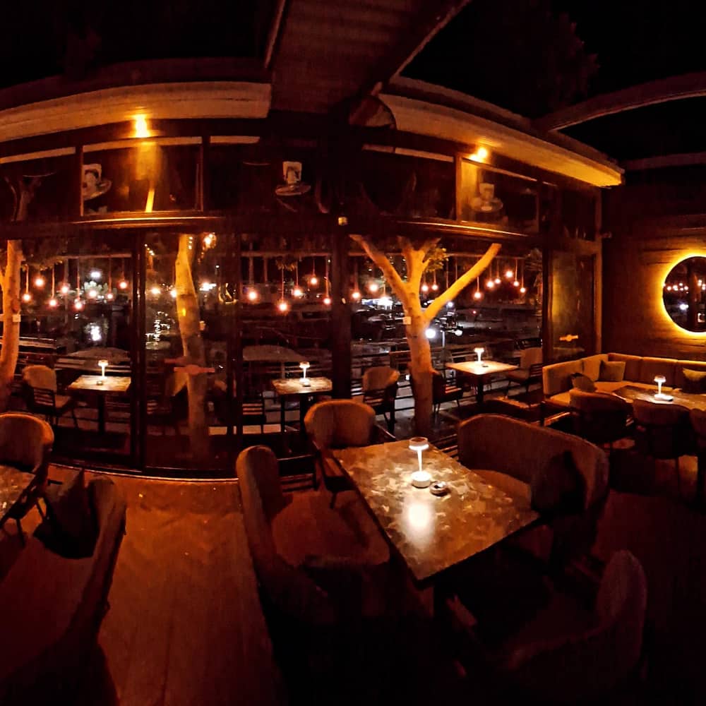 Yaght Point Bar