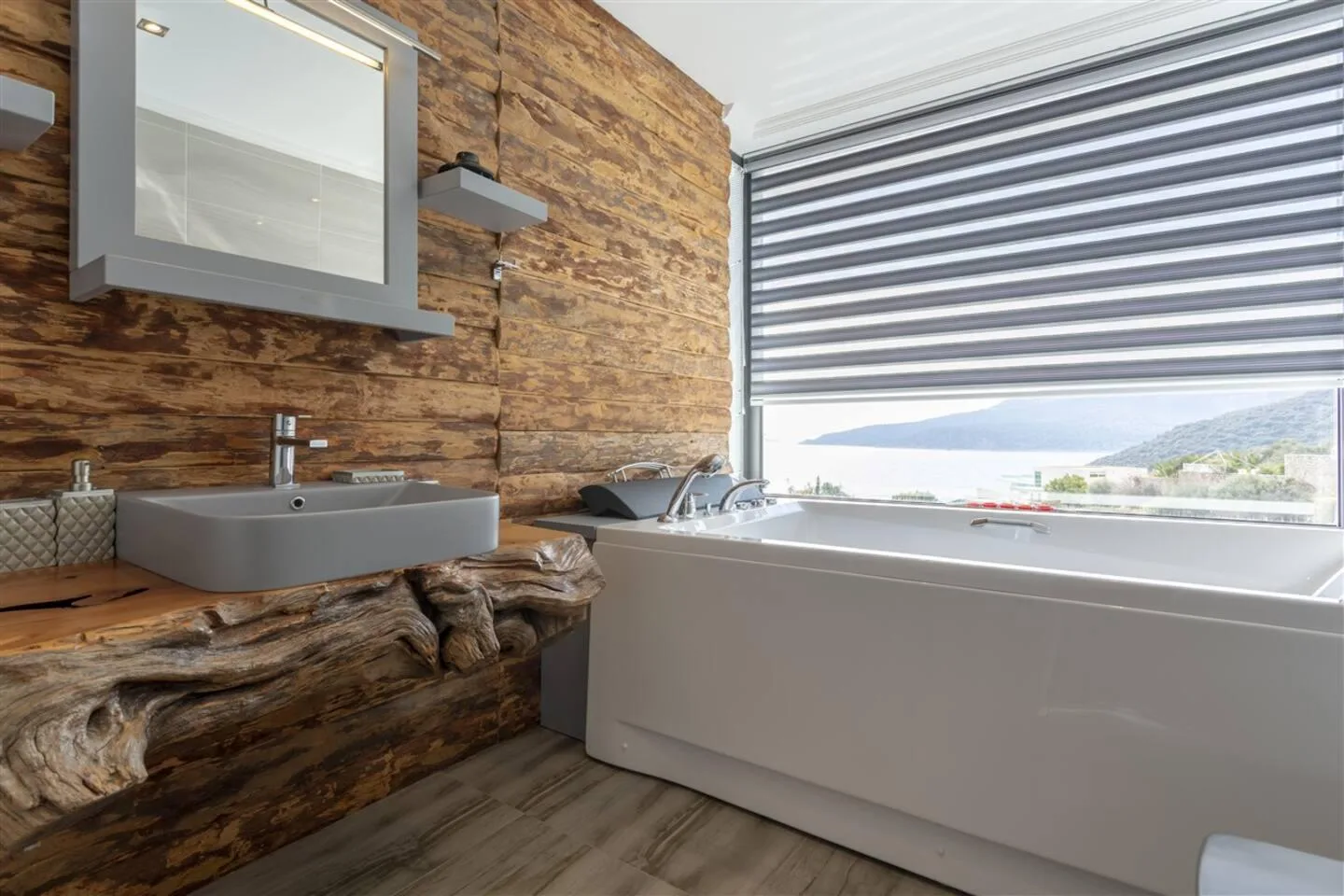 Villa Poyraz king-size jakuzili premium aile suite, 1. kat